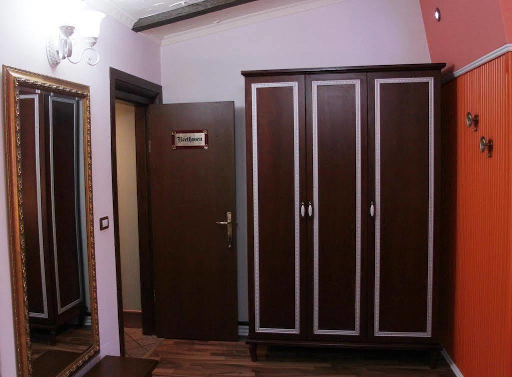 Hotel Boutique Vila Fernando Tirana Exteriör bild