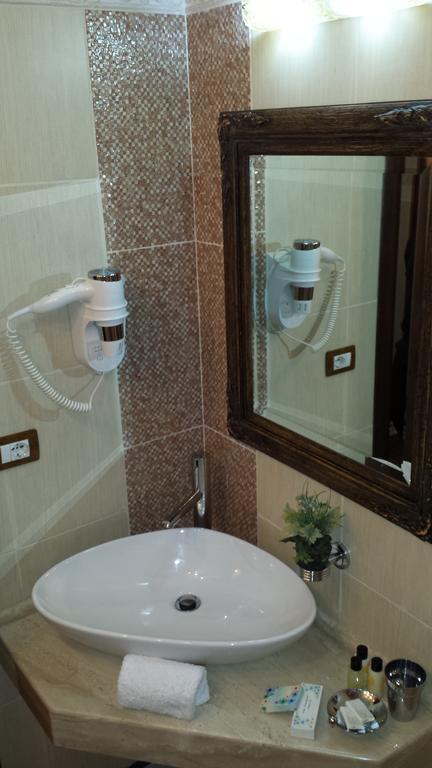 Hotel Boutique Vila Fernando Tirana Rum bild