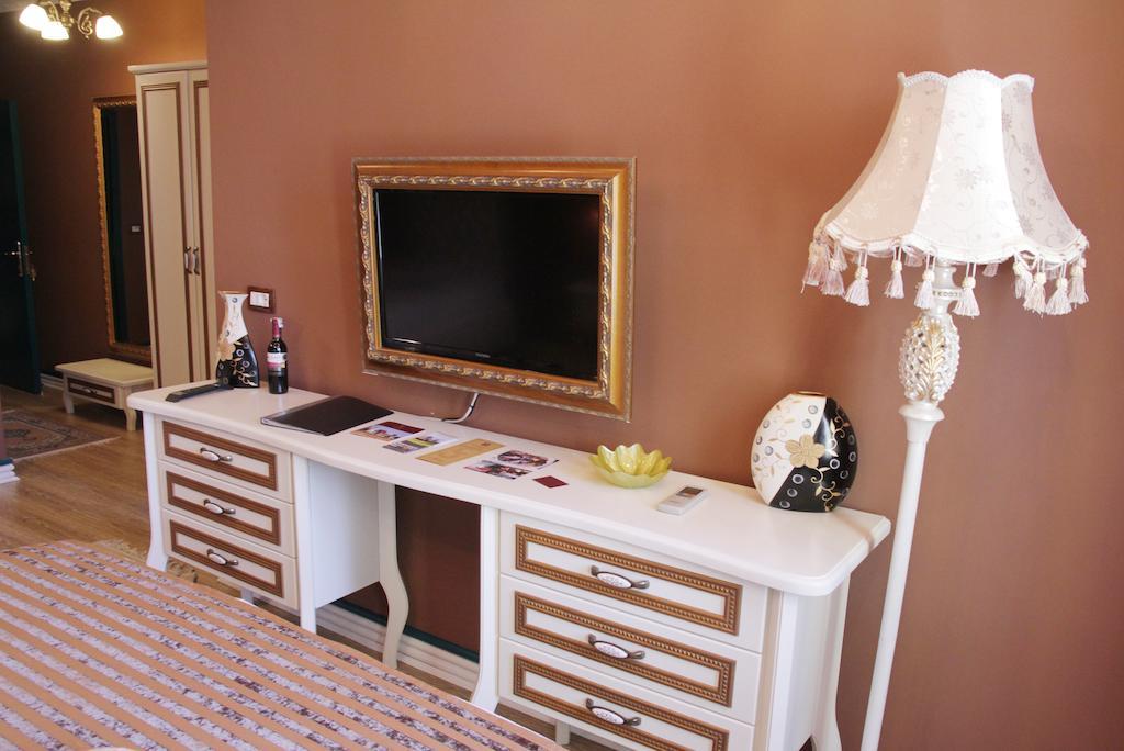 Hotel Boutique Vila Fernando Tirana Exteriör bild
