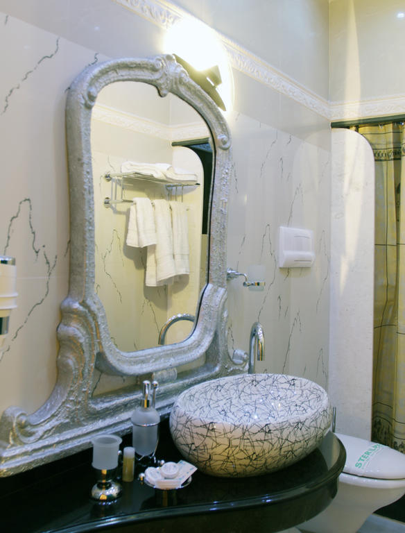 Hotel Boutique Vila Fernando Tirana Exteriör bild